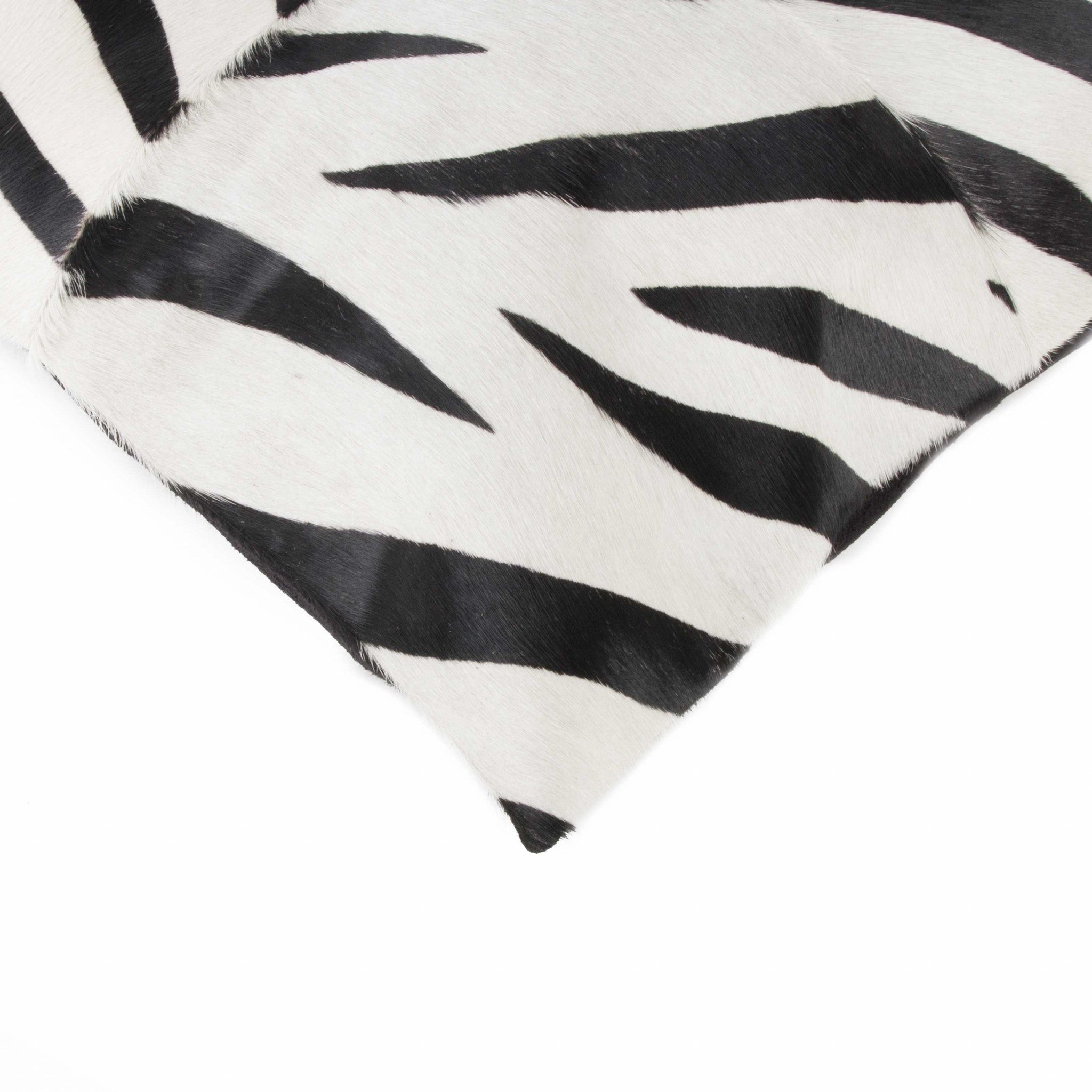 18 X 18 X 5 Zebra Black On White Quattro  Pillow